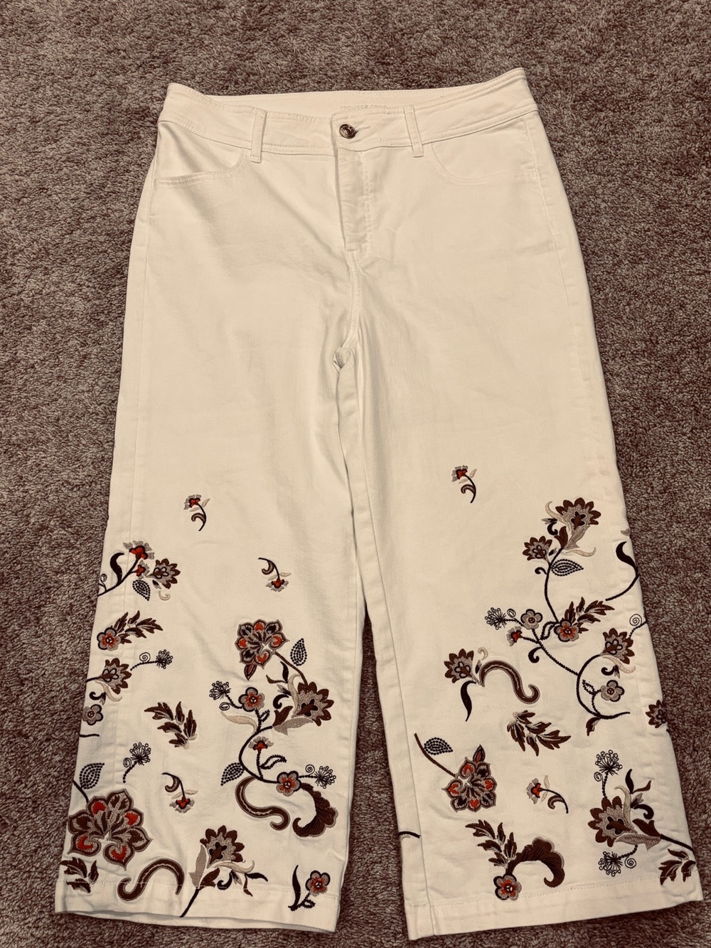 Chico’s trouser wide leg crop ivory with floral embroidery size 12/ Chico’s 2
